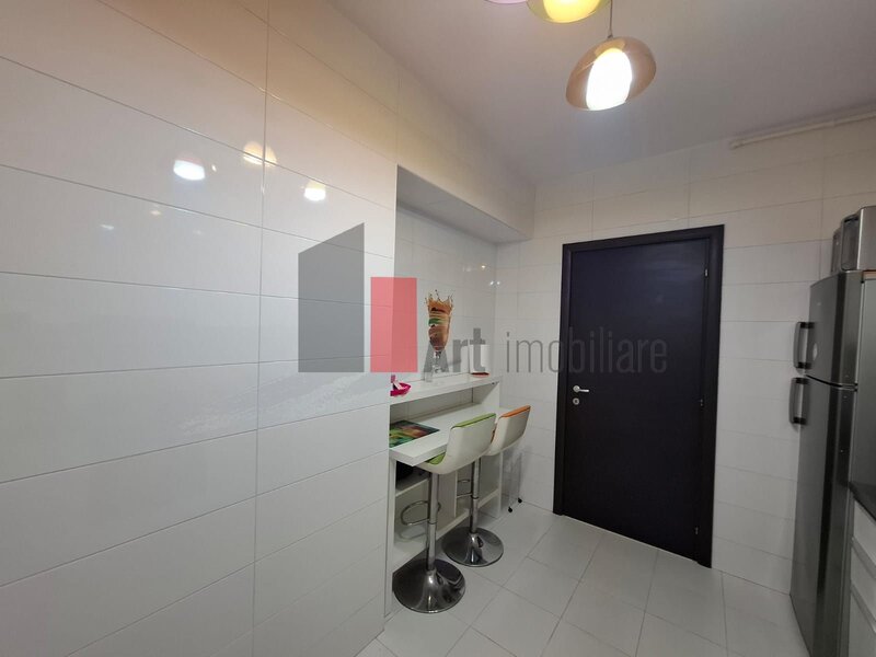 Piata Unirii, apartament bloc 2013, liber