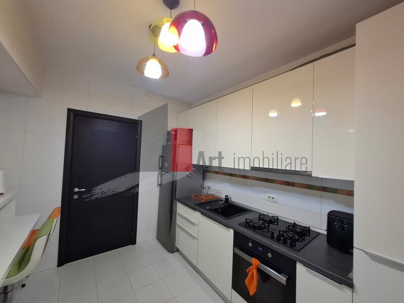 Piata Unirii, apartament bloc 2013, liber