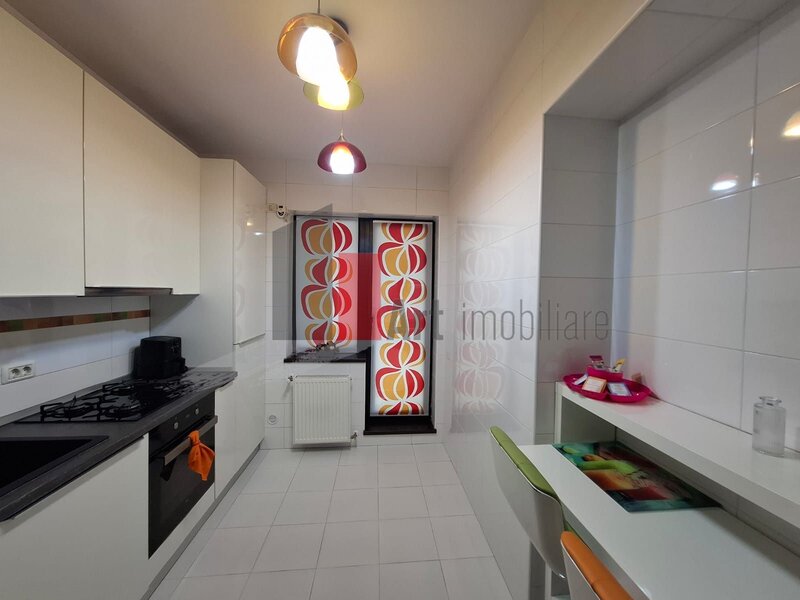 Piata Unirii, apartament bloc 2013, liber